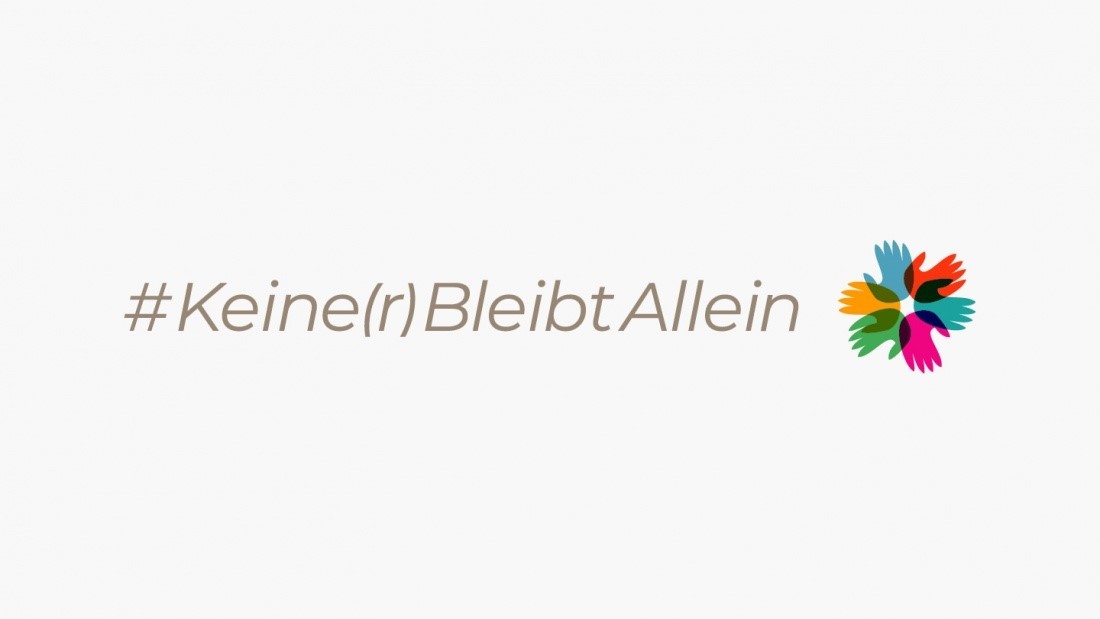 Logo der Initiative "#Keine(r)BleibtAllein" mit bunten Händen, die verbunden sind