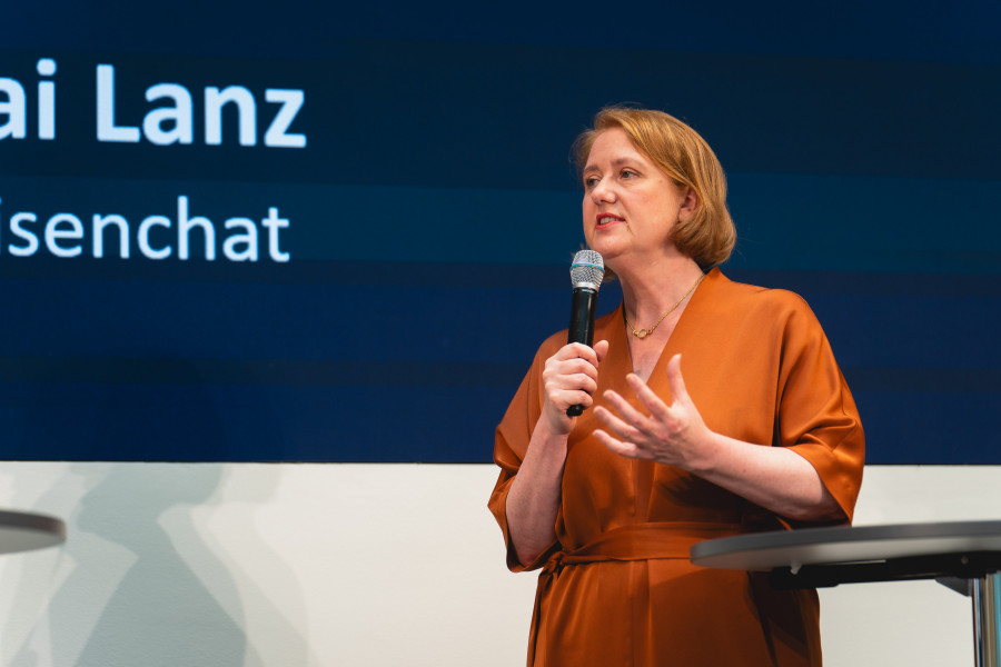 Familienministerin Lisa Paus im Gespräch mit Prof. Dr. Maike Luhmann (Ruhr-Universität Bochum), Jolanda van Gerwe (Direktorin der Stiftung Join Us NL) und Kai Lanz (Krisenchat.de) moderiert von Benjamin Landes (ISS e.V)