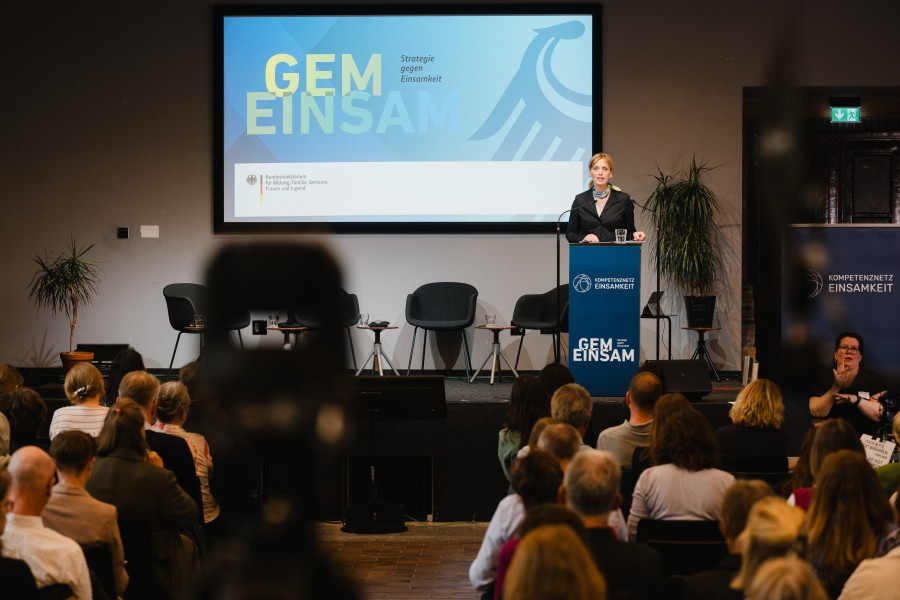 Grußwort von Karin Prien, Bundesministerin für Bildung, Familie, Senioren, Frauen und Jugend (BMBFSFJ). Bildnachweis: (c) Nils Hasenau