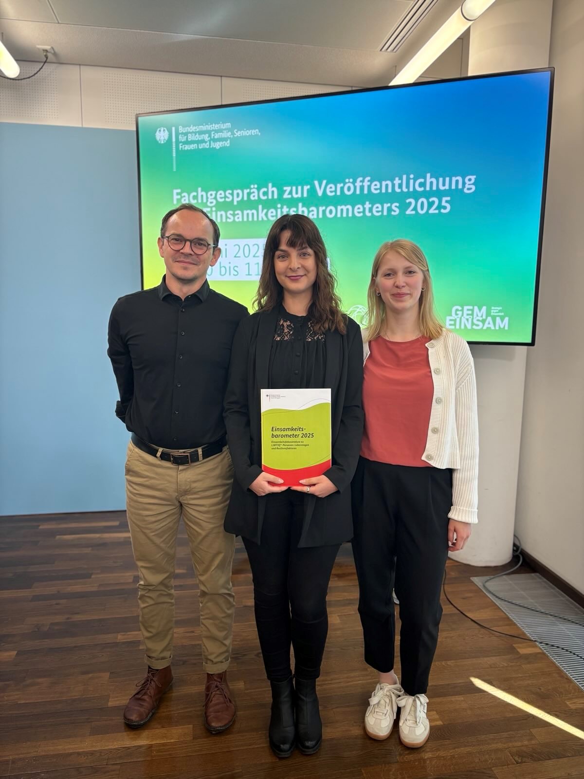 Autor*innen des Einsamkeitsbarometers 2025 (v. l. n. r.): Martin Gibson-Kunze, Céline Arriagada, Lea Möller (nicht im Bild: Dr. Janosch Schobin)