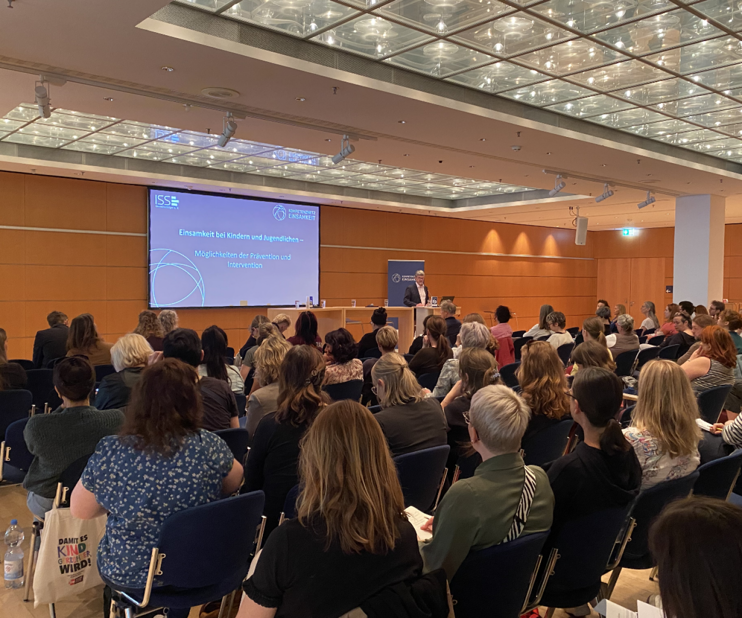 Veranstaltung des KNE „Einsamkeit bei Kindern und Jugendlichen – Möglichkeiten der Prävention und Intervention“ (Bildrechte: ISS e. V.)