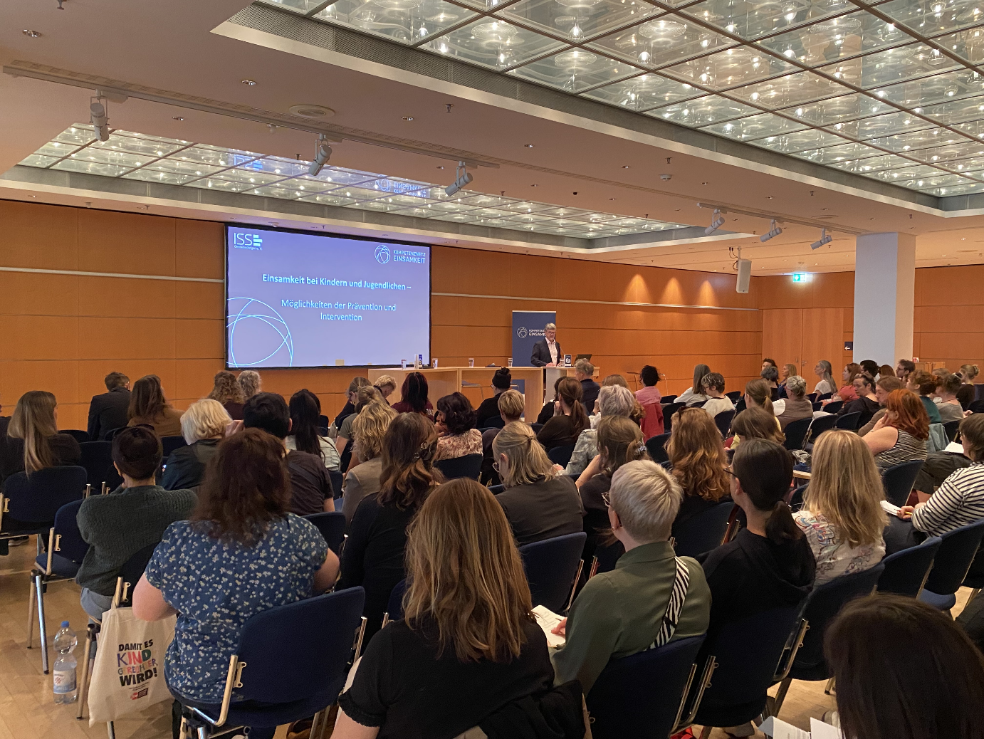 Veranstaltung des KNE „Einsamkeit bei Kindern und Jugendlichen – Möglichkeiten der Prävention und Intervention“ (Bildrechte: ISS e. V.)