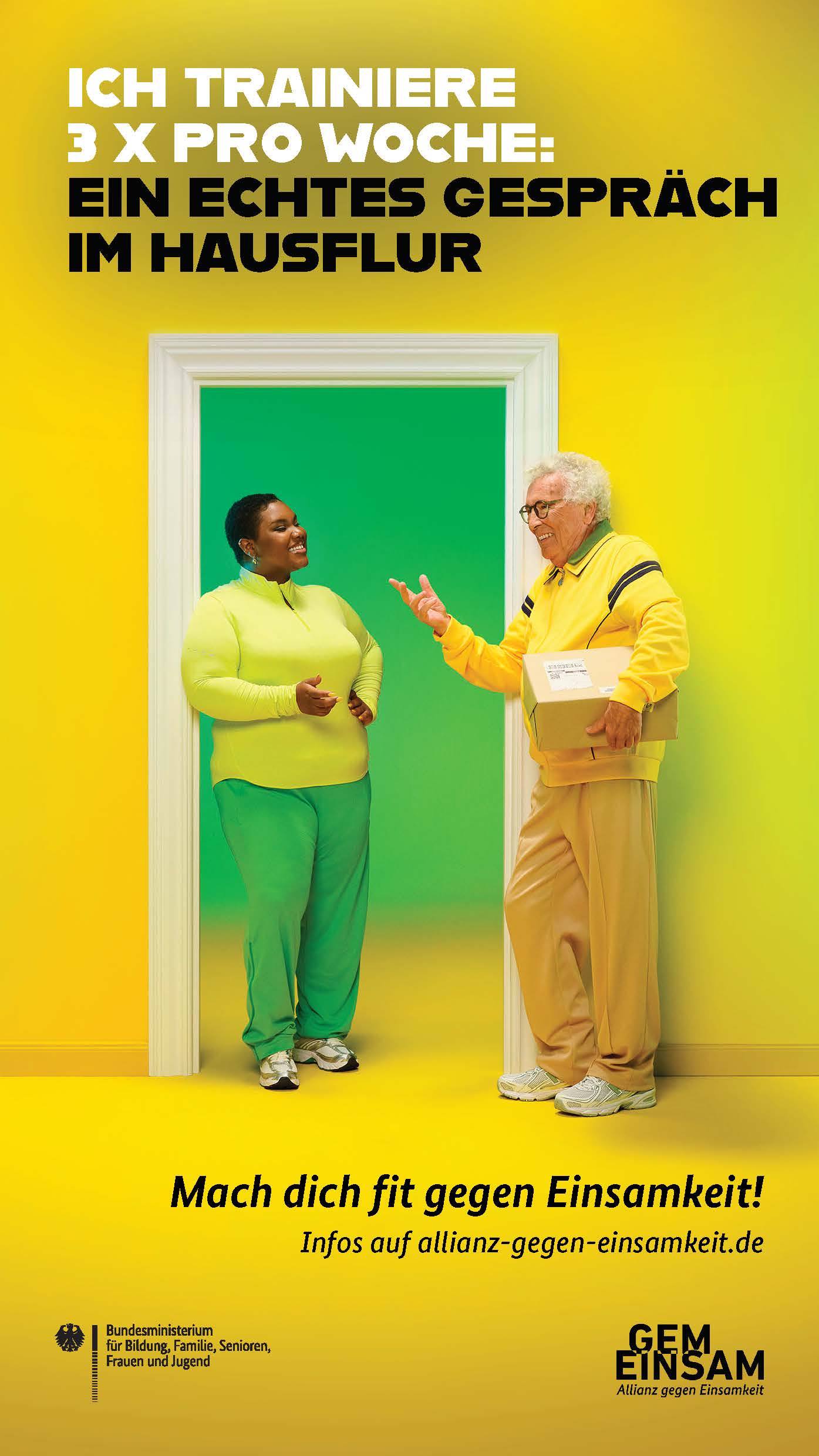 Zwei Personen unterhalten sich an einer Tür