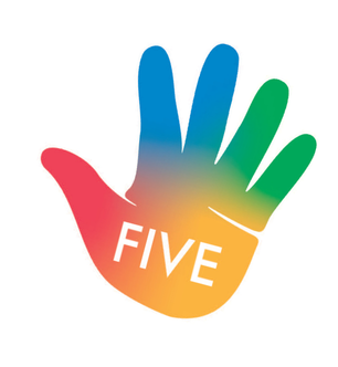 Abgebildet ist eine Hand in bunten Farben, auf der das englische "Five" steht.